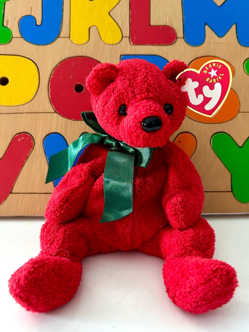 NWT Mistletoe the Xmas Bear Ty Beanie Baby 2000